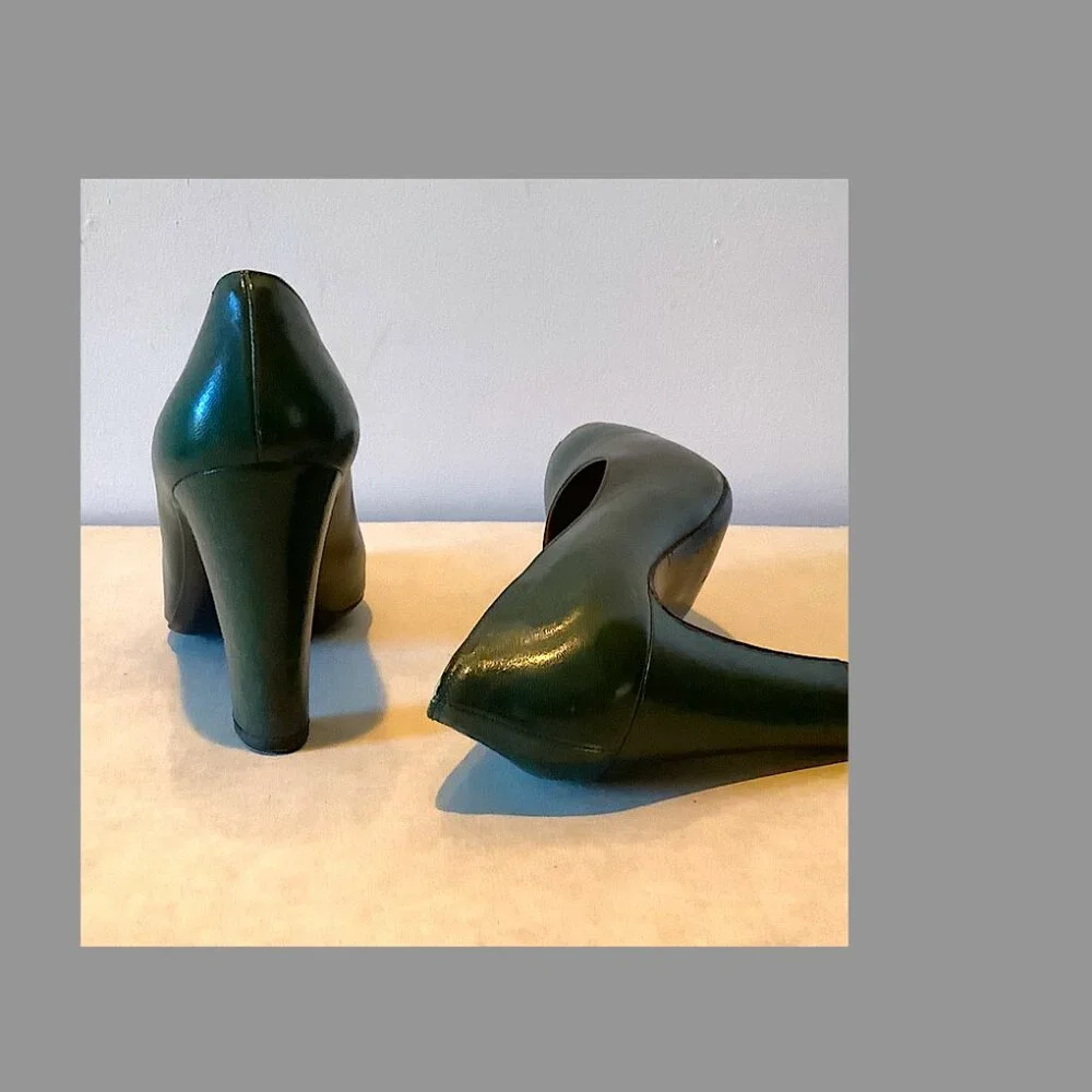 Kurt Geiger VINTAGE 1970S ITALY SHOES: Forest LEATHER Pumps , 2 1/2" heel - Picture 9 of 12